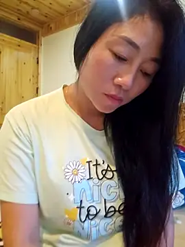 Snapshot of babychill09 chatting on 10/16/25, 12:44 babychill09 online show from 10/16/25, 12:44