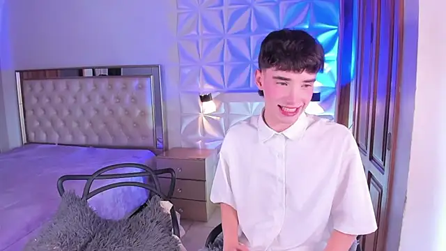 Snapshot of austin_rouse chatting on 03/17/26, 07:06 austin rouse online show from 03/17/26, 07:06