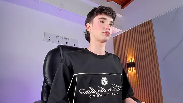 Snapshot of austin_rouse chatting on 03/27/26, 08:30 austin rouse online show from 03/27/26, 08:30