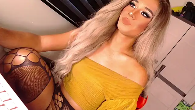 Snapshot of SissifyMeNow chatting on 03/20/26, 03:22 SissifyMeNow online show from 03/20/26, 03:22