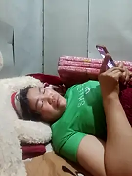 Snapshot of jienrrr chatting on 04/08/26, 10:43 jienrrr online show from 04/08/26, 10:43