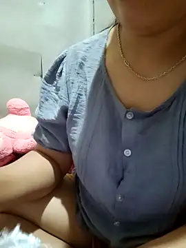 Snapshot of jienrrr chatting on 04/14/26, 10:05 jienrrr online show from 04/14/26, 10:05