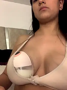 Snapshot of CamiJone chatting on 11/24/25, 11:37 CamiJone online show from 11/24/25, 11:37