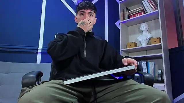 etham wolf  online show from 09/22/25, 12:29