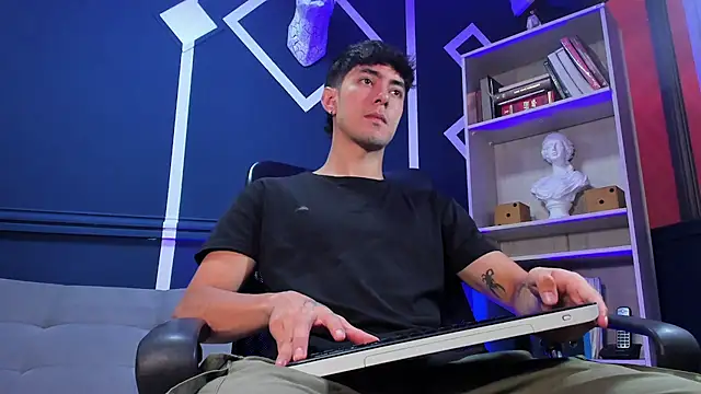 etham wolf  online show from 10/03/25, 12:13