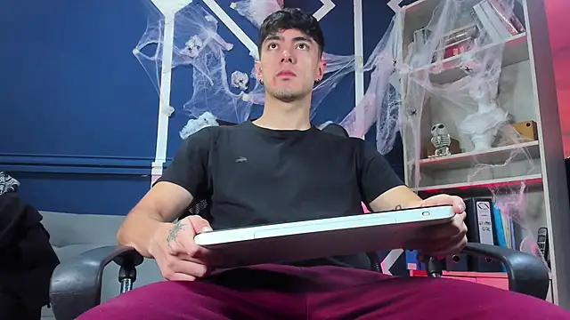 etham wolf  online show from 10/22/25, 01:11