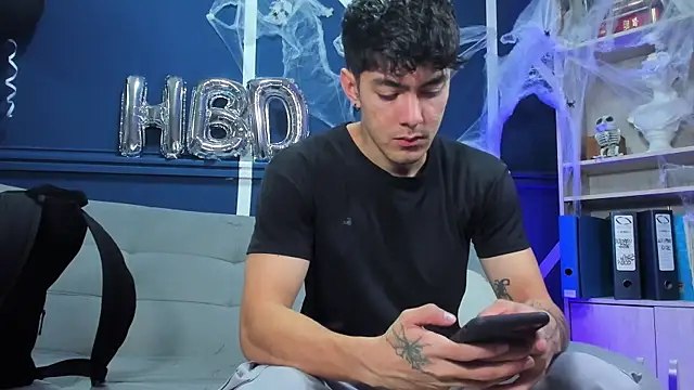 etham wolf  online show from 10/31/25, 01:12