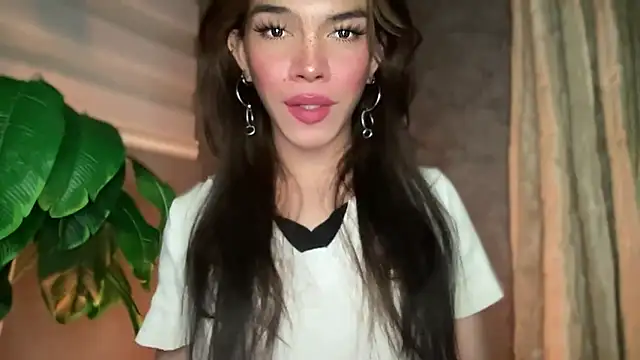 Snapshot of Misselliefayexxx chatting on 11/12/25, 12:33 Misselliefayexxx online show from 11/12/25, 12:33