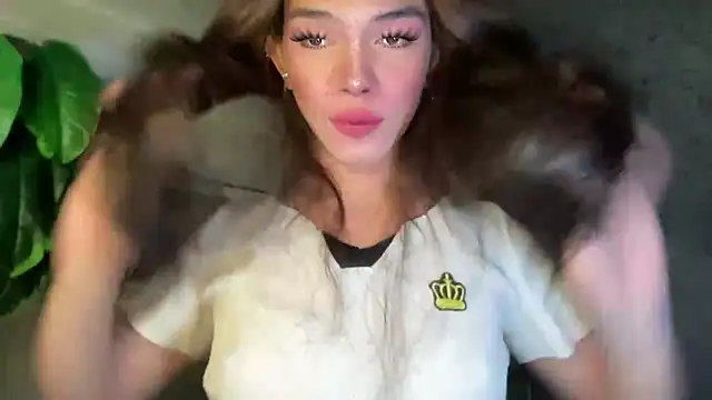 Snapshot of Misselliefayexxx chatting on 12/01/25, 02:27 Misselliefayexxx online show from 12/01/25, 02:27