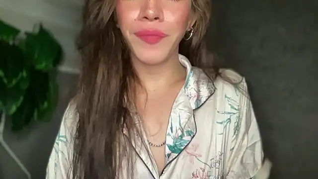 Snapshot of Misselliefayexxx chatting on 12/14/25, 12:27 Misselliefayexxx online show from 12/14/25, 12:27