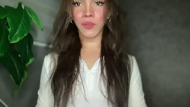 Snapshot of Misselliefayexxx chatting on 12/17/25, 01:11 Misselliefayexxx online show from 12/17/25, 01:11