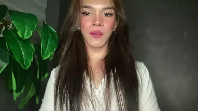 Snapshot of Misselliefayexxx chatting on 12/18/25, 01:39 Misselliefayexxx online show from 12/18/25, 01:39