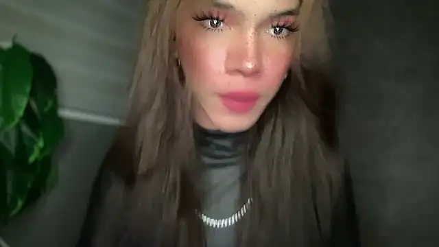 Snapshot of Misselliefayexxx chatting on 12/19/25, 02:51 Misselliefayexxx online show from 12/19/25, 02:51