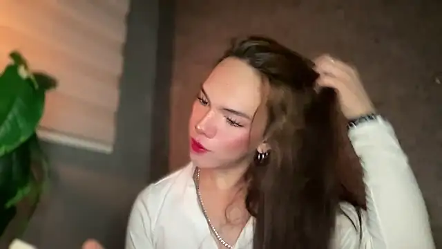 Snapshot of Misselliefayexxx chatting on 12/20/25, 08:54 Misselliefayexxx online show from 12/20/25, 08:54