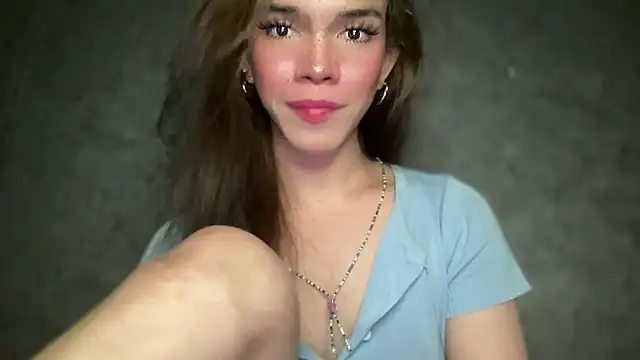 Snapshot of Misselliefayexxx chatting on 12/21/25, 02:35 Misselliefayexxx online show from 12/21/25, 02:35