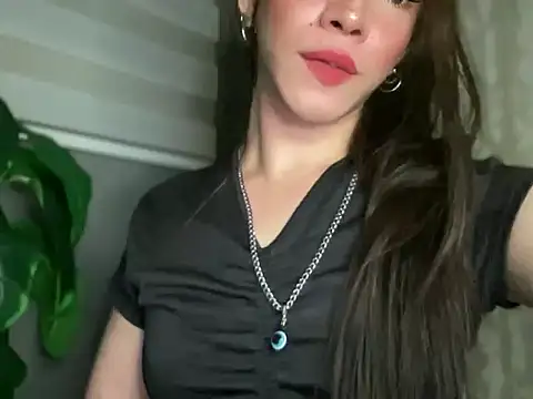 Snapshot of Misselliefayexxx chatting on 02/03/26, 02:53 Misselliefayexxx online show from 02/03/26, 02:53