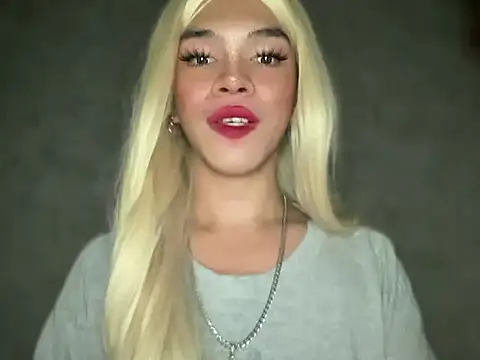 Snapshot of Misselliefayexxx chatting on 02/10/26, 04:05 Misselliefayexxx online show from 02/10/26, 04:05