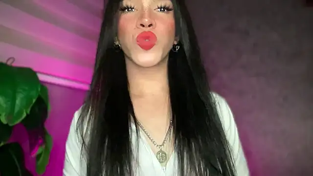 Snapshot of Misselliefayexxx chatting on 03/16/26, 01:22 Misselliefayexxx online show from 03/16/26, 01:22