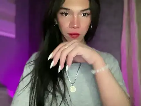 Snapshot of Misselliefayexxx chatting on 04/12/26, 02:11 Misselliefayexxx online show from 04/12/26, 02:11