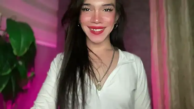 Snapshot of Misselliefayexxx chatting on 04/15/26, 01:56 Misselliefayexxx online show from 04/15/26, 01:56