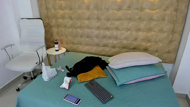 Snapshot of MiiaSmith__ chatting on 09/08/25, 08:08 MiiaSmith online show from 09/08/25, 08:08