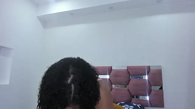 Snapshot of MiiaSmith__ chatting on 11/20/25, 09:14 MiiaSmith online show from 11/20/25, 09:14