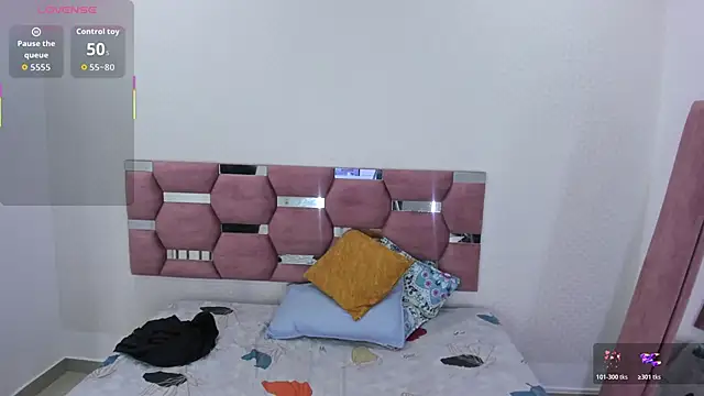 Snapshot of MiiaSmith__ chatting on 11/22/25, 09:03 MiiaSmith online show from 11/22/25, 09:03