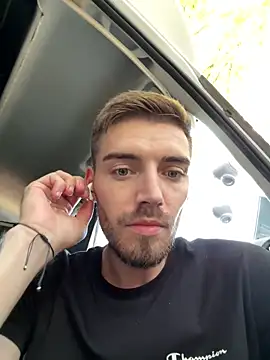 Snapshot of crs_ptk735 chatting on 09/19/25, 02:40 crs ptk735 online show from 09/19/25, 02:40