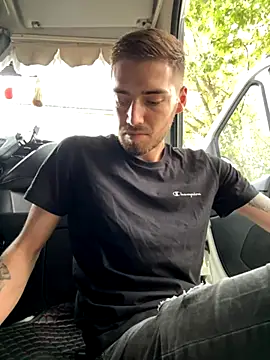 Snapshot of crs_ptk735 chatting on 09/20/25, 09:54 crs ptk735 online show from 09/20/25, 09:54