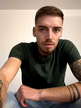 Snapshot of crs_ptk735 chatting on 10/03/25, 04:15 crs ptk735 online show from 10/03/25, 04:15