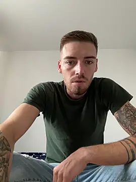 Snapshot of crs_ptk735 chatting on 10/04/25, 08:23 crs ptk735 online show from 10/04/25, 08:23