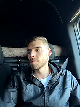 Snapshot of crs_ptk735 chatting on 10/26/25, 08:31 crs ptk735 online show from 10/26/25, 08:31