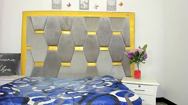 Snapshot of AliyahBrowns chatting on 12/04/25, 07:44 AliyahBrowns online show from 12/04/25, 07:44