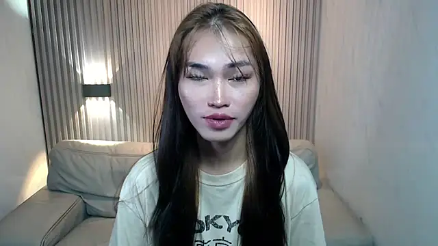 Snapshot of lovelychanel69xx chatting on 11/05/25, 10:43 lovelychanel69xx online show from 11/05/25, 10:43