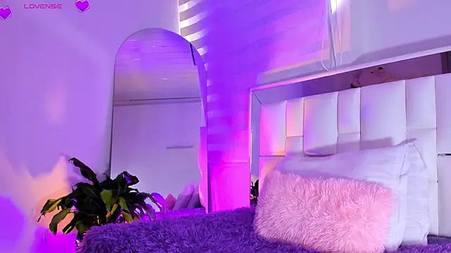 Snapshot of sara_goddess01 chatting on 09/19/25, 06:08 sara goddess01 online show from 09/19/25, 06:08