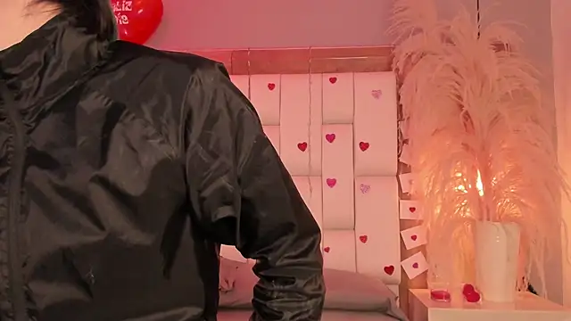 Daphne And Roger online show from 02/20/26, 11:00