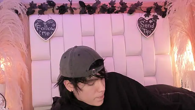 Daphne And Roger online show from 04/15/26, 11:06