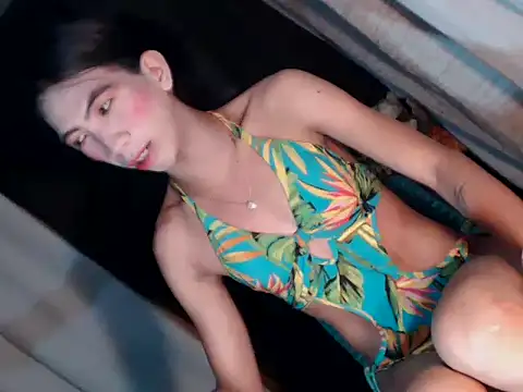 Snapshot of xyourdreamtrans chatting on 10/07/25, 09:39 xyourdreamtrans online show from 10/07/25, 09:39