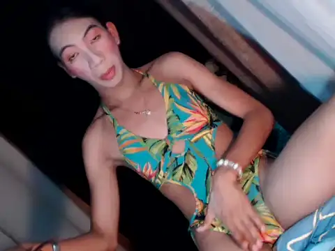 Snapshot of xyourdreamtrans chatting on 10/08/25, 05:05 xyourdreamtrans online show from 10/08/25, 05:05