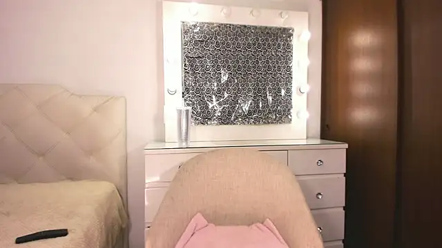 lina quinn online show from 11/04/25, 02:54