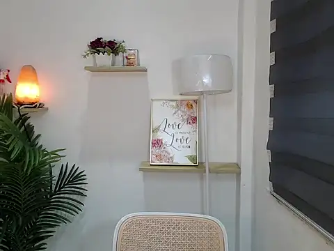 Snapshot of scarlett_brownx69 chatting on 04/17/26, 05:43 scarlett brownx69 online show from 04/17/26, 05:43