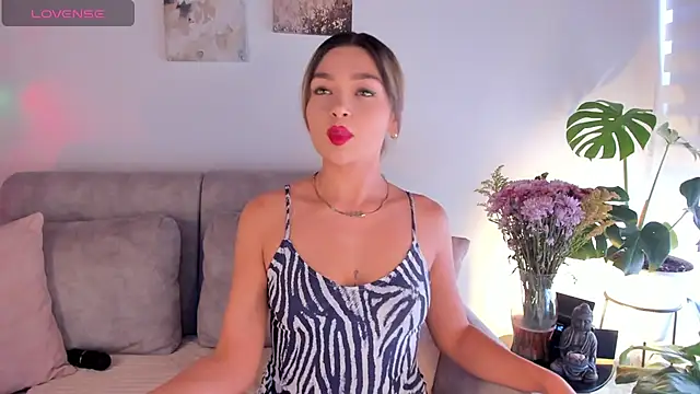 Snapshot of Estrer_collins chatting on 09/15/25, 08:20 Estrer collins online show from 09/15/25, 08:20