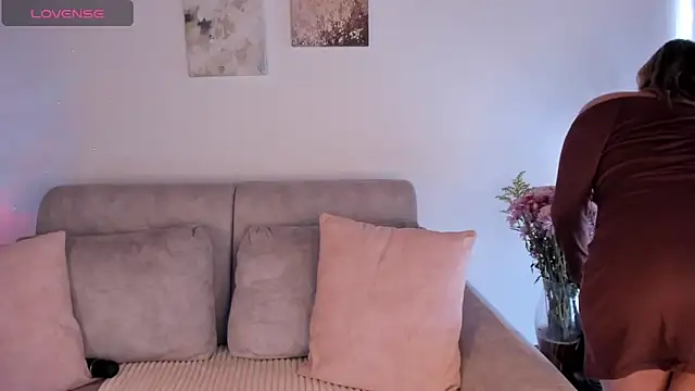 Snapshot of Estrer_collins chatting on 09/16/25, 07:15 Estrer collins online show from 09/16/25, 07:15