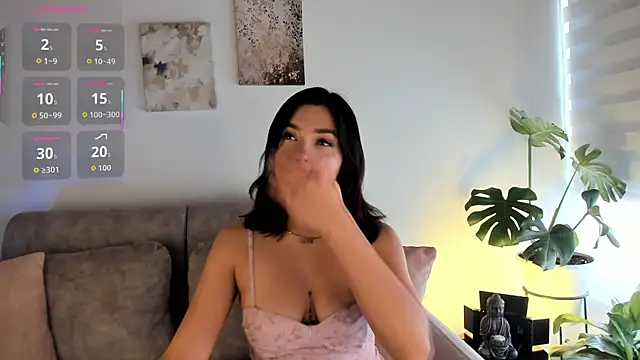 Snapshot of Estrer_collins chatting on 10/24/25, 07:10 Estrer collins online show from 10/24/25, 07:10