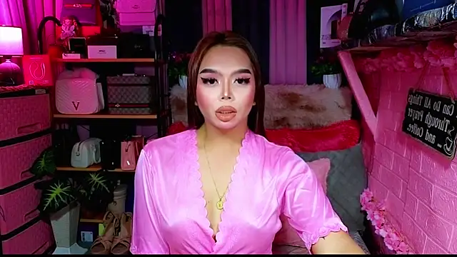 Snapshot of MoniqueCeleste chatting on 10/31/25, 01:28 MoniqueCeleste online show from 10/31/25, 01:28