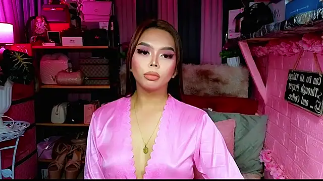 Snapshot of MoniqueCeleste chatting on 11/04/25, 01:59 MoniqueCeleste online show from 11/04/25, 01:59