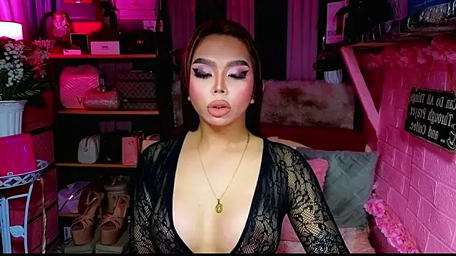 Snapshot of MoniqueCeleste chatting on 11/04/25, 06:29 MoniqueCeleste online show from 11/04/25, 06:29