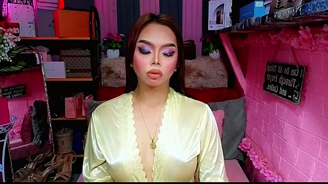 Snapshot of MoniqueCeleste chatting on 11/21/25, 03:49 MoniqueCeleste online show from 11/21/25, 03:49