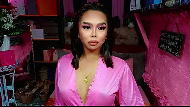 Snapshot of MoniqueCeleste chatting on 11/22/25, 04:28 MoniqueCeleste online show from 11/22/25, 04:28