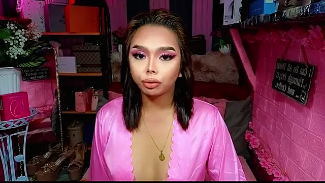 Snapshot of MoniqueCeleste chatting on 11/23/25, 04:34 MoniqueCeleste online show from 11/23/25, 04:34